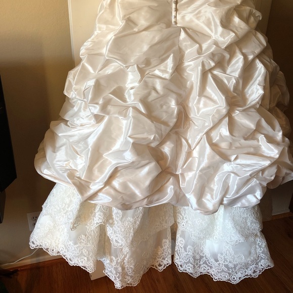 Allure Wedding dress gorgeous gown champagne pearl - Picture 7 of 8